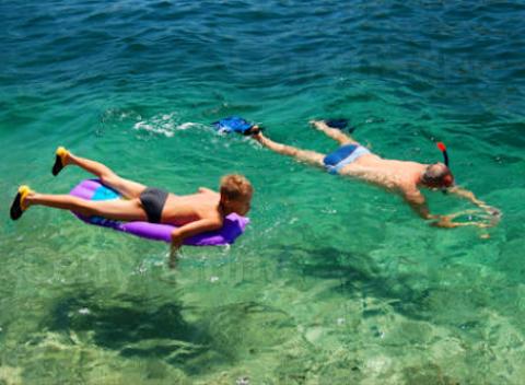 Skvelá dovolenka v Chorvátsku. Pohoda na vlnách Jadranu na Ostrove Vir s ubytovaním v apartmánoch v blízkosti pláže. 