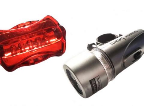 Jar už je tu, teplé počasie tiež a s ním prichádzajú i vychádzky na bicykli do prírody. Zabezpečte si skvelú súpravu osvetlenia na bicykel.