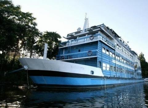 Romantika na vlnách Vltavy s nádherným výhľadom na Vyšehrad. Romantický pobyt v Prahe v Prague River hoteli s bohatými raňajkami. 