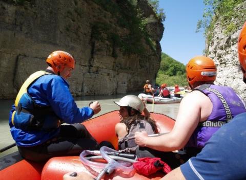 Užite si nezabudnuteľný zážitok a adrenalín. Rafting  na prekrásnych riekach v srdci Albánska, čakajú vás rieka Devoll a rieka Vjoses.
