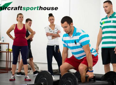 Strongman tréning v Aircraft Sport House vám naštartuje metabolizmus, a tým umožní páliť tuky aj niekoľko hodín po tréningu.