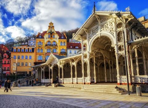 Fantastický kúpeľný pobyt v Karlových Varoch s polpenziou. Vydajte sa vo dvojici do mesta ospevovaného Goethem, Beethovenom aj Freudom.