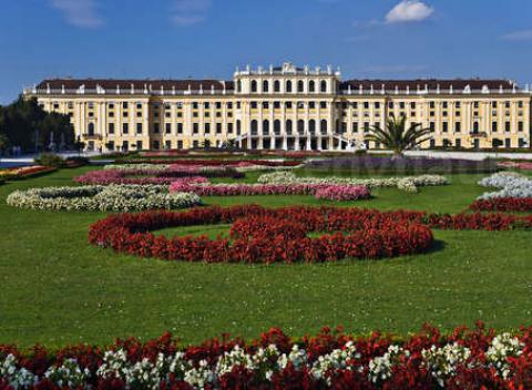 Preskúmajte krásnu Viedeň! Pobyt pre dvoch v komfortnom hoteli s raňajkami priamo v centre. Spoznajte všetky krásy, ktoré Viedeň ponúka.