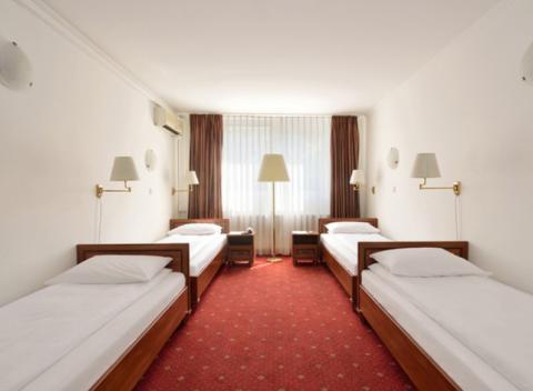 Skvelý pobyt v Budapešti pre dvoch. Hotel leží priamo v centre mesta vo štvrti Józsefváros, ktorá je obľúbená medzi umelcami.