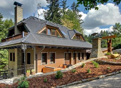 Luxusný pobyt s priateľmi či rodinou v Beskydách. Beskydy luxusne v chate až pre 10 osôb s neobmezeným wellness, krbom, posedením.