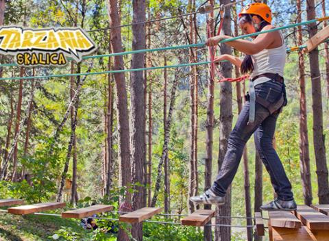 Vstup na lanovú trasu v lanovom parku TARZÁNIA Skalica. TARZÁNIA je určená všetkým tým, ktorý si chcú užiť patričnú dávku adrenalínu. 