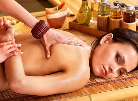 Špeciálne balíčky s thajskou masážou. Uniknite stresu a napätiu každodenného života a ponorte sa do thajského raja DHARA DHEVI. 