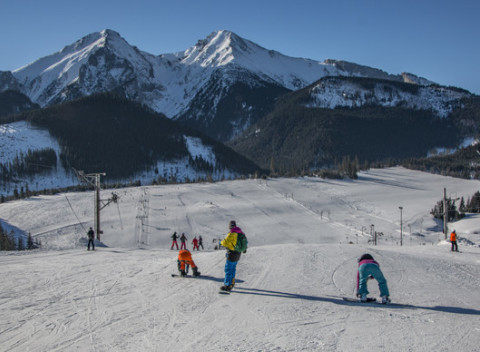 Celý deň alebo 4 hodiny na svahu - skipas do lyžiarskeho strediska Skicentrum Strednica.