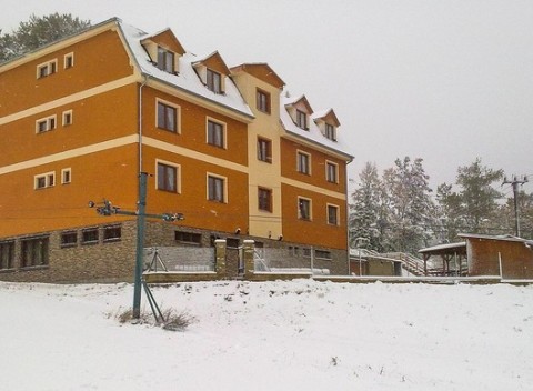 Zima v Penzióne Bezovec*** s polpenziou a wellness priamo pri zasnežovanej zjazdovke.