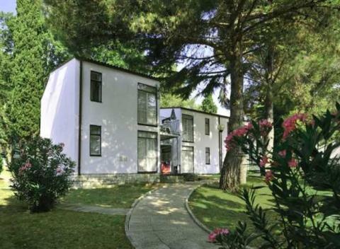 Dovolenka v Chorvátsku v meste Poreč s ubytovaním v apartmánoch pre 4 osoby. Užite si krásne more, slnečnú pláž a kopec zábavy a športu. 