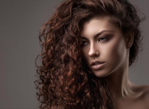 Predlžovanie alebo strih vlasov. Na krásne dlhé vlasy už nemusíte čakať večnosť, pretože v kaderníctve Look Hair ich môžete mať okamžite. 