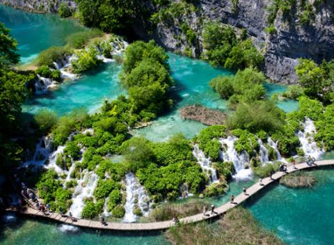 Splnte si váš sen a vyskladajte si dovolenku s polpenziou alebo plnou penziou v Depandance Marina & Primorka ** v Chorvátsku na Krku. 