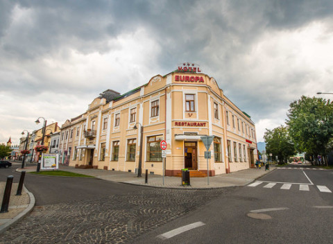 Liptovský Hotel Europa*** s celodenným skipasom a masážou, len na skok od Tatralandie.