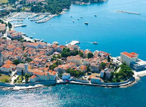 Fantastická dovolenka v slnečnom Chorvátsku. Pobyt pre dvoch s polpenziou vo veľmi obľúbenom hoteli Delfín 2* v mestečku Poreč. 
