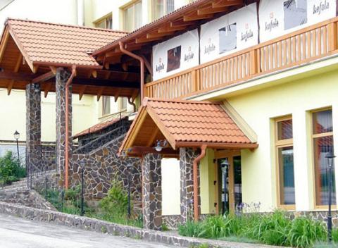 Spoznajte zákutia stredného Slovenska. Hotel Brusno*** so súkromným vstupom do wellness, polpenziou, relax uprostred prírody Nízkych Tatier.