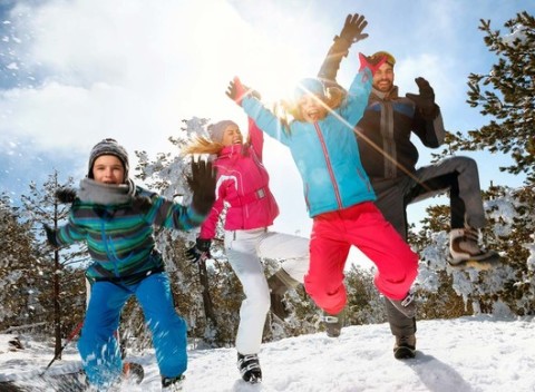 Celodenný alebo 4-hodinový skipas do strediska Ski Čertovica. K dispozícii 6 zjazdoviek a 3 vleky.