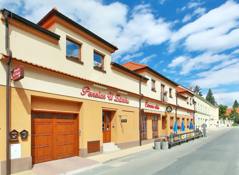 Penzión pri zámockom areáli s raňajkami, vínom a zapožičaním bicyklov – varianty pre 2 až 4 osoby.