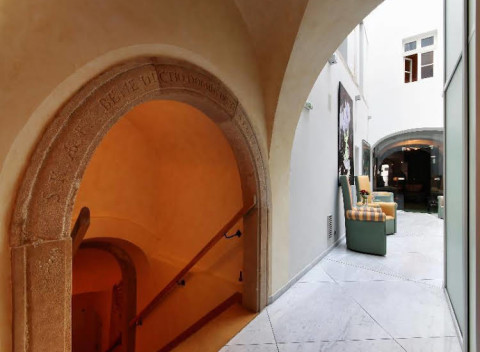 Trojkráľový víkend pre dvoch v stredovekej budove v centre Bratislavy.