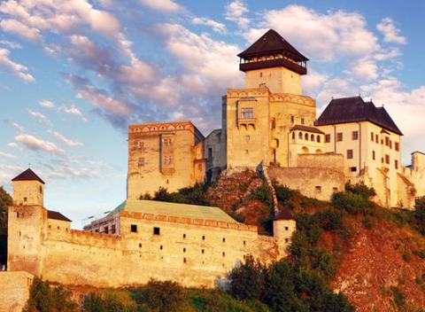 Užite si nezabudnuteľný relax. Letná dovolenka v Garni hotel Praha*** s wellness v srdci malebného údolia Trenčianskych Teplíc. 