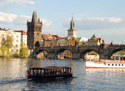 Vychutnajte si komfortný pobyt v Prahe. Letný pobyt pre 2 osoby s raňajkami a plavbou po Vltave v Hoteli Barceló Praha****. 