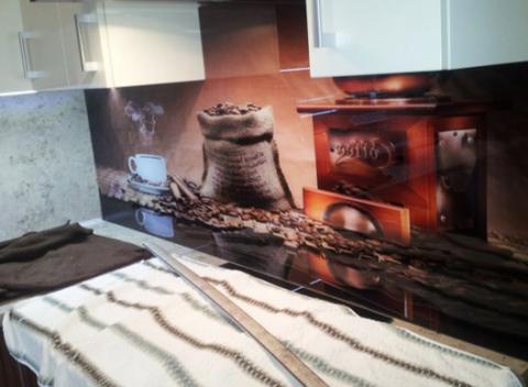 Zľava 100 € na nákup sklenej kuchynskej zásteny. Dodajte vašej kuchyni osobitý štýl vďaka zástene, ktorá sa jednoducho udržiava. 