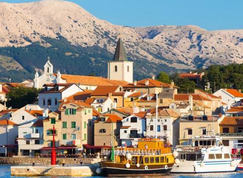 Slnko, more a skvelý relax na vás čaká na Istrii v Chorvátsku. Dovolenka v rodinných apartmánoch Premantura Dom až pre 7 osôb.