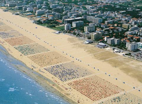 Relax pri mori v jednom z najkrajších letovísk Benátskeho zálivu. Víkendový výlet na talianske pláže do Bibione alebo Lignana.