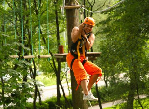 Lanový park pod Belianskou jaskyňou. Prekonajte svoj strach a zistite, aké sú hranice vašich schopností.  Zábava pre deti i dospelých.