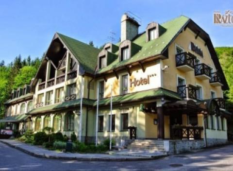 Užite si skvelú dovolenku v hoteli Ráztoka*** s polpenziou, ktorý sa nachádza v malebnej oblasti Moravskoslezských Beskýd.