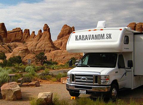 Cesta okolo sveta na prenajatom karavane. Spravte si zásoby, naložte rodinku či priateľov a vyrazte za nezabudnuteľným dobrodružstvom. 