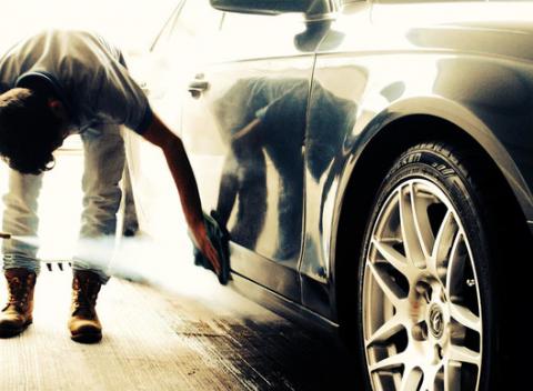 Skvelé parné čistenie auta kdekoľvek, kde si poviete. Kdekoľvek v rámci Bratislavy si poviete, tam za vami prídu.  