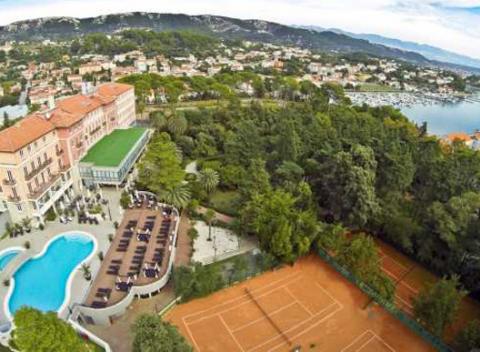 Užite si slnko, more, pláž a nekonečný relax. Letná dovolenka v 4* Grand Hoteli Imperial s polpenziou na chorvátskom ostrove Rab. 