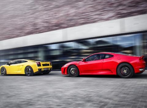 Jazda snov na Ferrari F430 alebo Lamborghini vrátane paliva. Na jazdu v jednom z najrýchlejších vozidiel sveta zaručene nikdy nezabudnete. 