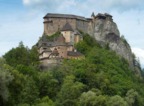 Pobyt v Oravskej Lesnej v penzione Severka. Objavte krásy hornej Oravy vďaka pobytu v penzióne Severka priamo v Oravskej Lesnej. 