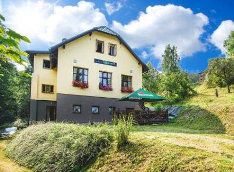 Užite si skvelý relax v nádhernej prírode Podkrkonoší. Wellness pobyt v rodinnom penzióne Esprit s polpenziou pre 2 osoby.