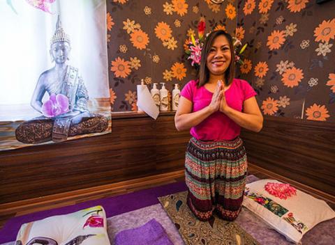 Originálna thajská masáž vybranej časti tela. Masážna procedúra vykonávaná rodenou Thajčankou vás dokonale uvoľní fyzicky aj psychicky.