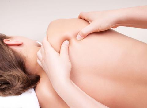 Vypnite, oddychujte a užívajte si klasickú, celotelovú masáž, masáž s konopným mazaním či celotelový peeling pod vedením fyzioterapeutky.