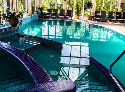 Nezabudnuteľný relax a romantika pre dvoch. Pobyt s výhľadom na Dunaj maďarskom hoteli Duna Relax & Event**** s neobmedzeným wellness.