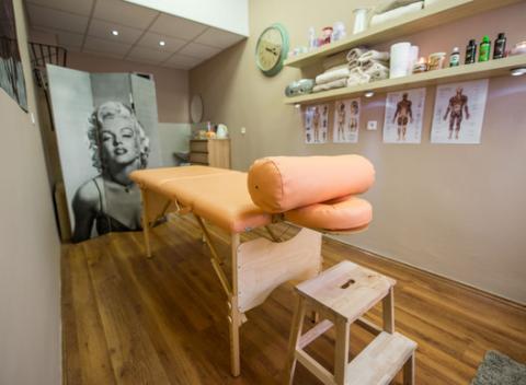 Doprajte si nádherných 30 minút len pre seba a ďaleko od každodenných povinností. Aromaterapeutická masáž s olejmi u Kvetky. 