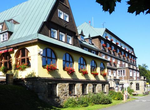 Užite si prázdninové leto v regióne Valašsko, s perfektným zázemím v štýlovom 3* hoteli Tanečnica priamo na Pustevnách, s polpenziou.