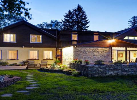 Leto vo dvojici alebo s deťmi v rodinnom penzióne Sankt Johann v Liptovskom Jáne. Doprajte si oddych v nádhernej prírode Nízkych Tatier. 