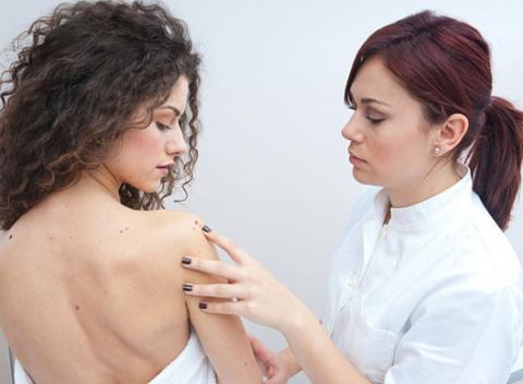 Nechajte sa vyšetriť ešte dnes a predíďte prípadným starostiam neskôr. Vyšetrenie znamienok digitálnym dermatoskopom v ambulancii Juvederm. 