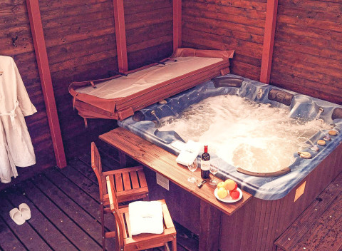 Pobyt pri Karlových Varoch: Hotel St. Michael *** s raňajkami + vírivka a masáž.