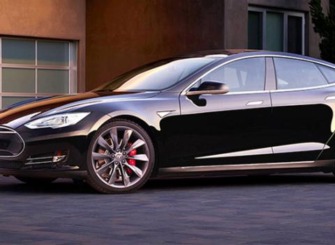 Poriadne sa vybláznite a zažite super jazdu na jedinej luxusnej Tesle Model S P85 s výkonom 310 KW, ktorá sa dá na Slovensku požičať! 