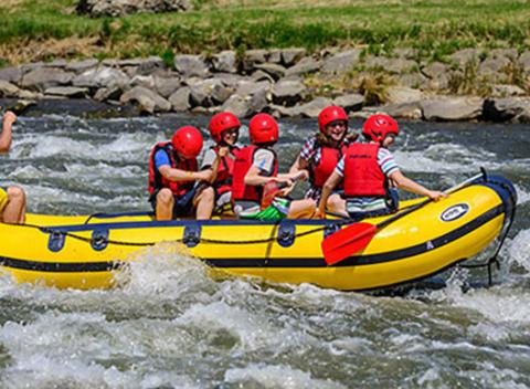 Piata najdlhšia rieka na Slovensku Hornád vás vyzýva na rafting! Nezabudnuteľné dobrodružstvo a zábava pre celú rodinu.