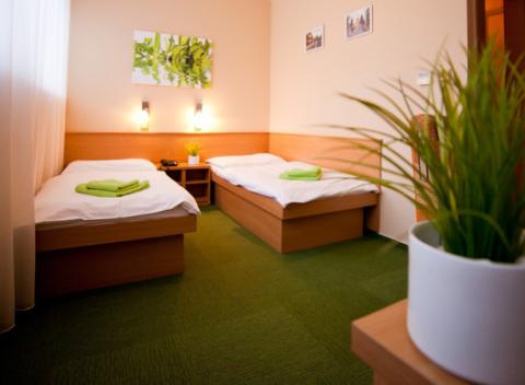 Nezabudnuteľný víkend pre všetkých milovníkov golfu. Ubytovanie pre dvoch v penzióne SET*** v Košiciach s raňajkami, golfom a dezertom. 