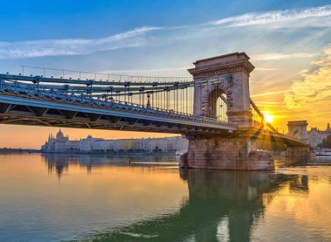 Luxusná rodinná dovolenka v 5* hoteli v centre Budapešti. Čakajú vás bohaté raňajky, voľný vstup do spa či plavba po Dunaji. 