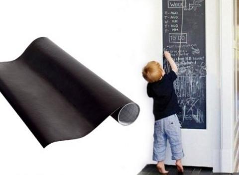 Samolepiaca vinylová tabuľa na kriedy v dvoch rozmeroch, dokáže poskytnúť ideálny priestor pre vytváranie umeleckých diel naozaj všade. 