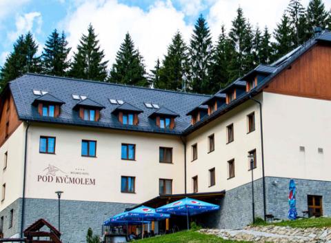 Užite si letnú dovolenku a oddajte sa nekonečnému relaxu. Pobyt v hoteli Pod Kyčmolem**** s polpenziou a neobmedzeným vstupom do wellness.