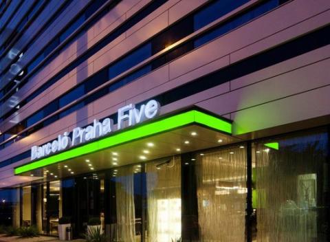 Romantický pobyt pre dvoch v centre Prahy na 2 noci s raňajkami, welcome drinkom a vstupom do fitness a sauny v Hoteli Barceló Five****.